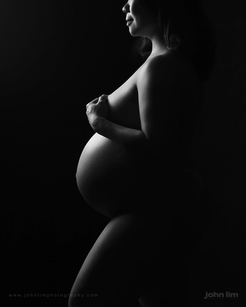 Top 10 Portrait Photographers in Singapore, black & white fine-art maternity photography