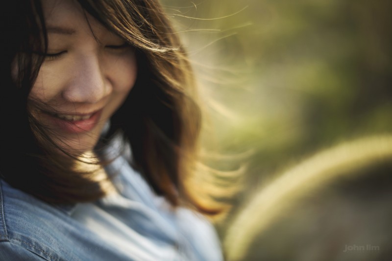 radiant looking expecting mother, outdoor maternity photos, wind-swept hair and beautiful sun-kissed hair light