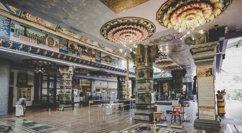 Spirited & Richly Detailed Indian Wedding Ceremony of Pravin & Prithi at Sri Senpaga Vinayagar Temple